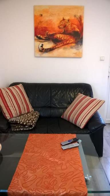 Toll Apartment Mit Privatem Eingang Free Parking Slbst Check-In Netflix 30 Zone Ruhig Duisburgo Esterno foto