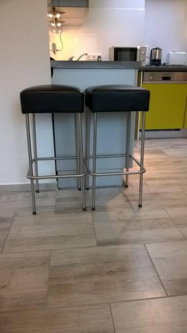 Toll Apartment Mit Privatem Eingang Free Parking Slbst Check-In Netflix 30 Zone Ruhig Duisburgo Esterno foto