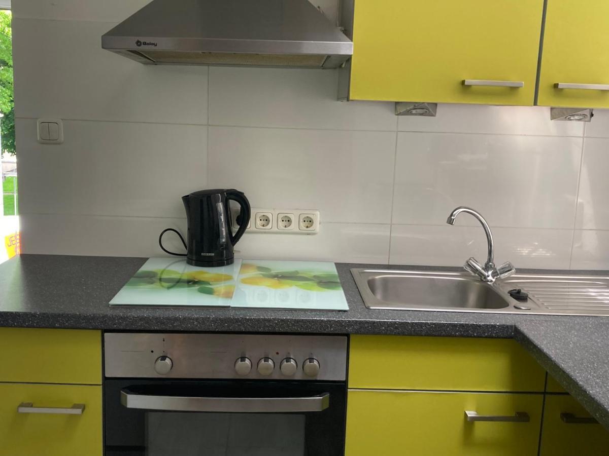 Toll Apartment Mit Privatem Eingang Free Parking Slbst Check-In Netflix 30 Zone Ruhig Duisburgo Esterno foto