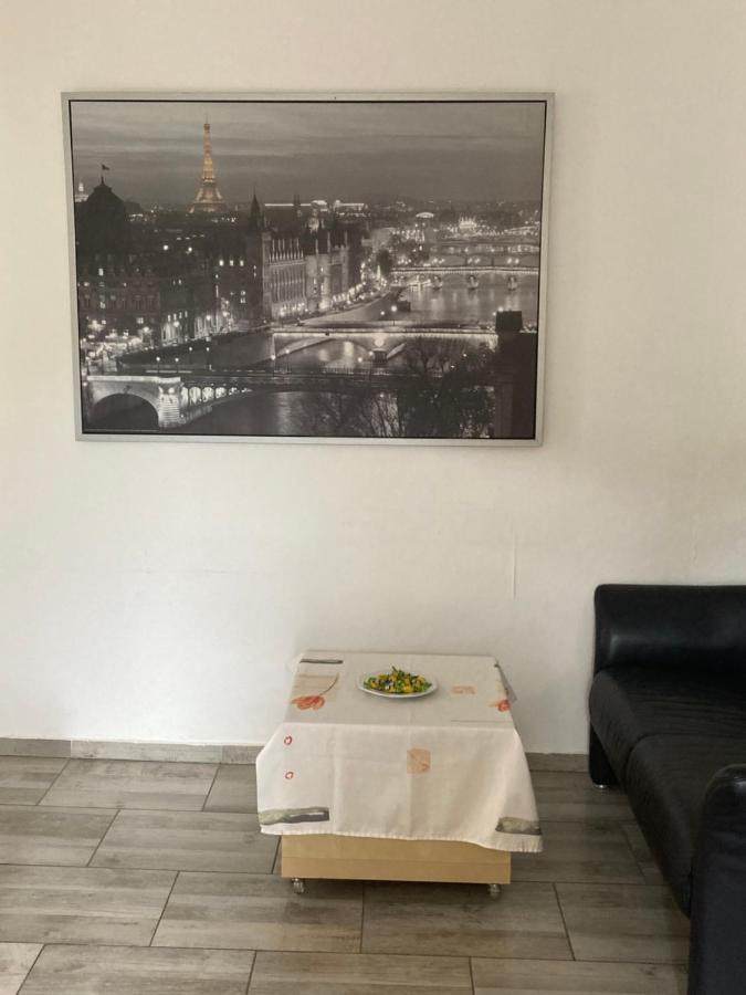 Toll Apartment Mit Privatem Eingang Free Parking Slbst Check-In Netflix 30 Zone Ruhig Duisburgo Esterno foto